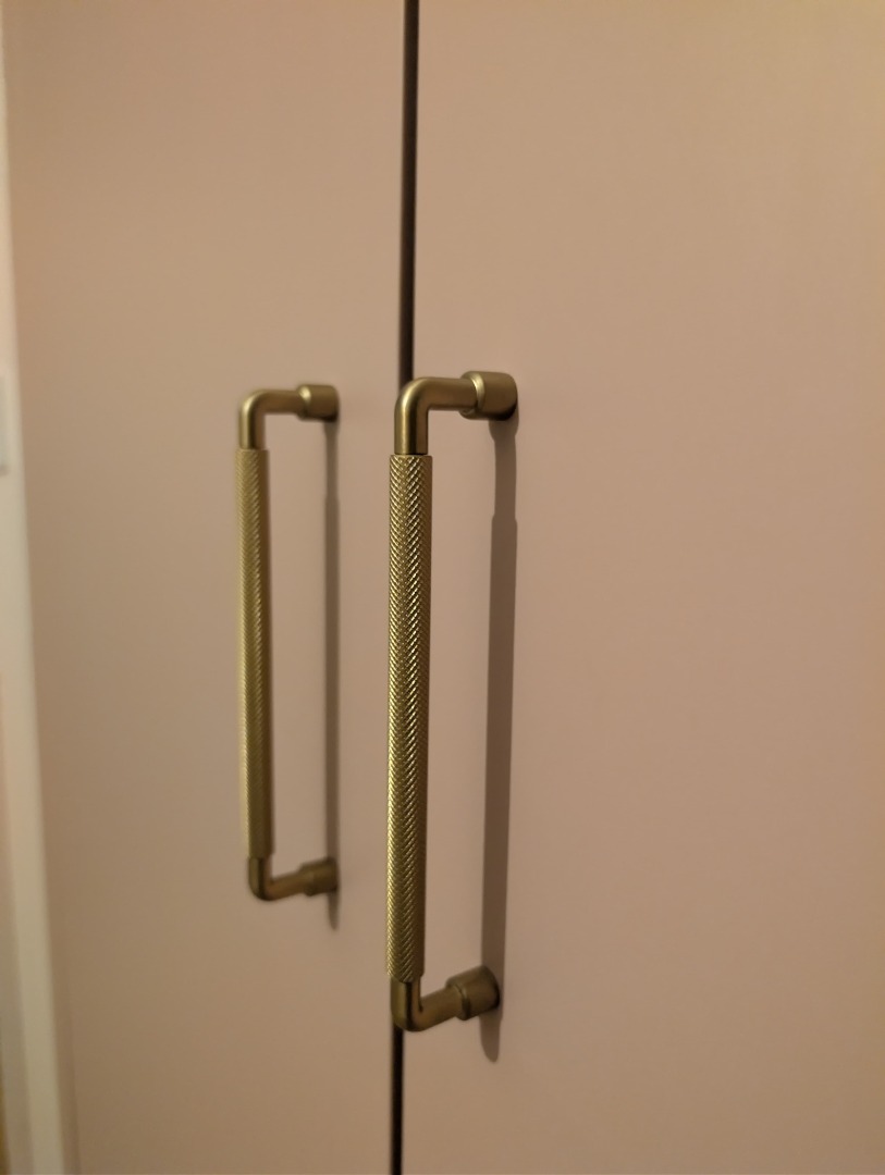 Brass knurled handles on cabinet doors